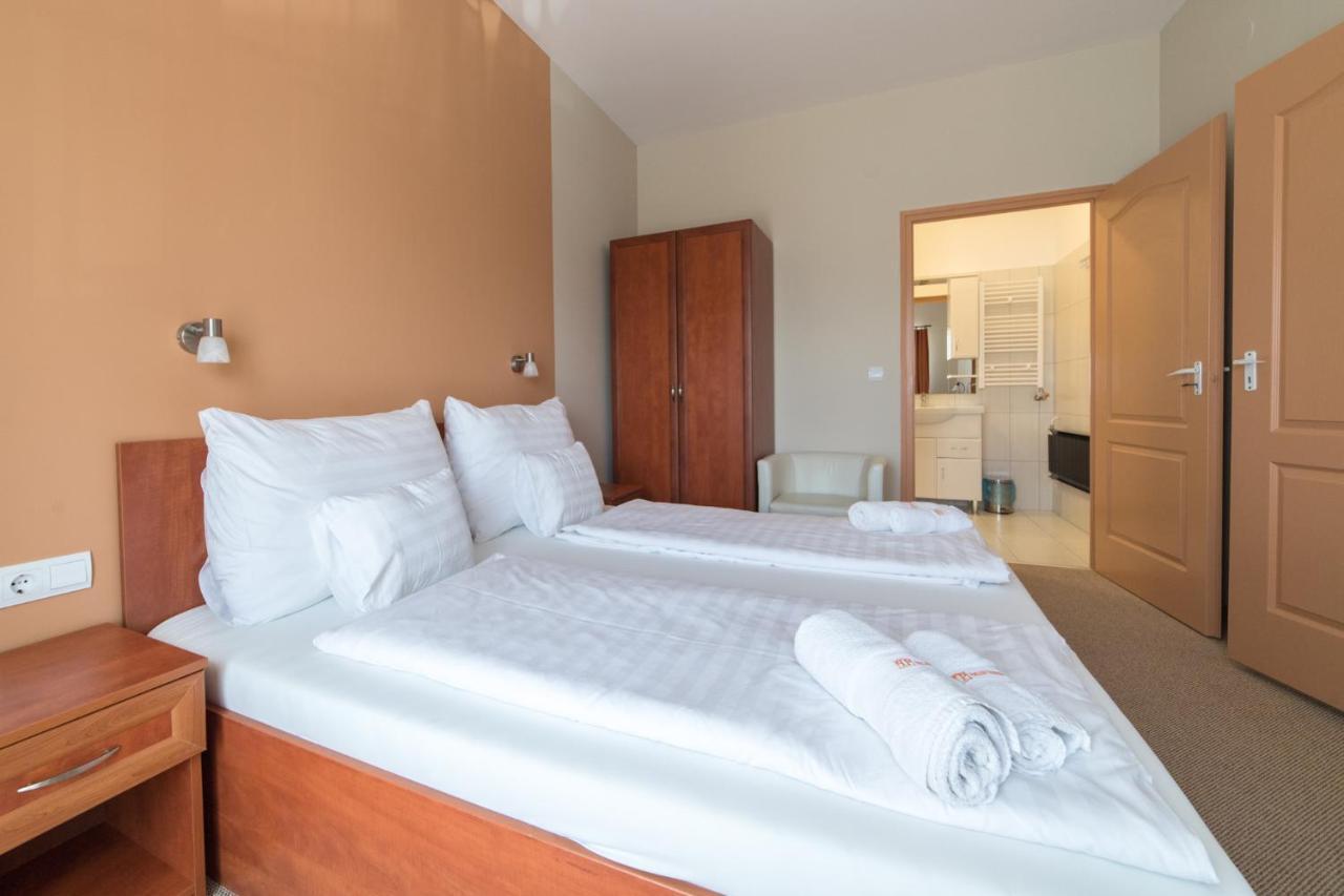 Bed and Breakfast Pelso Panzio Balatonmáriafürdő Esterno foto